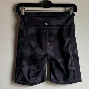 GAP Fit - Dark Gray / Black Camo biker workout shorts - Size XS